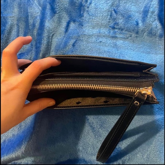 Kate spade wristlet - Picture 3 of 4
